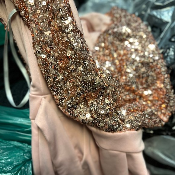 - ASOS DESIGN 2 in 1 Sequin Fallen Shoulder Jumpsuit in Rose Gold - Picture 3 of 4